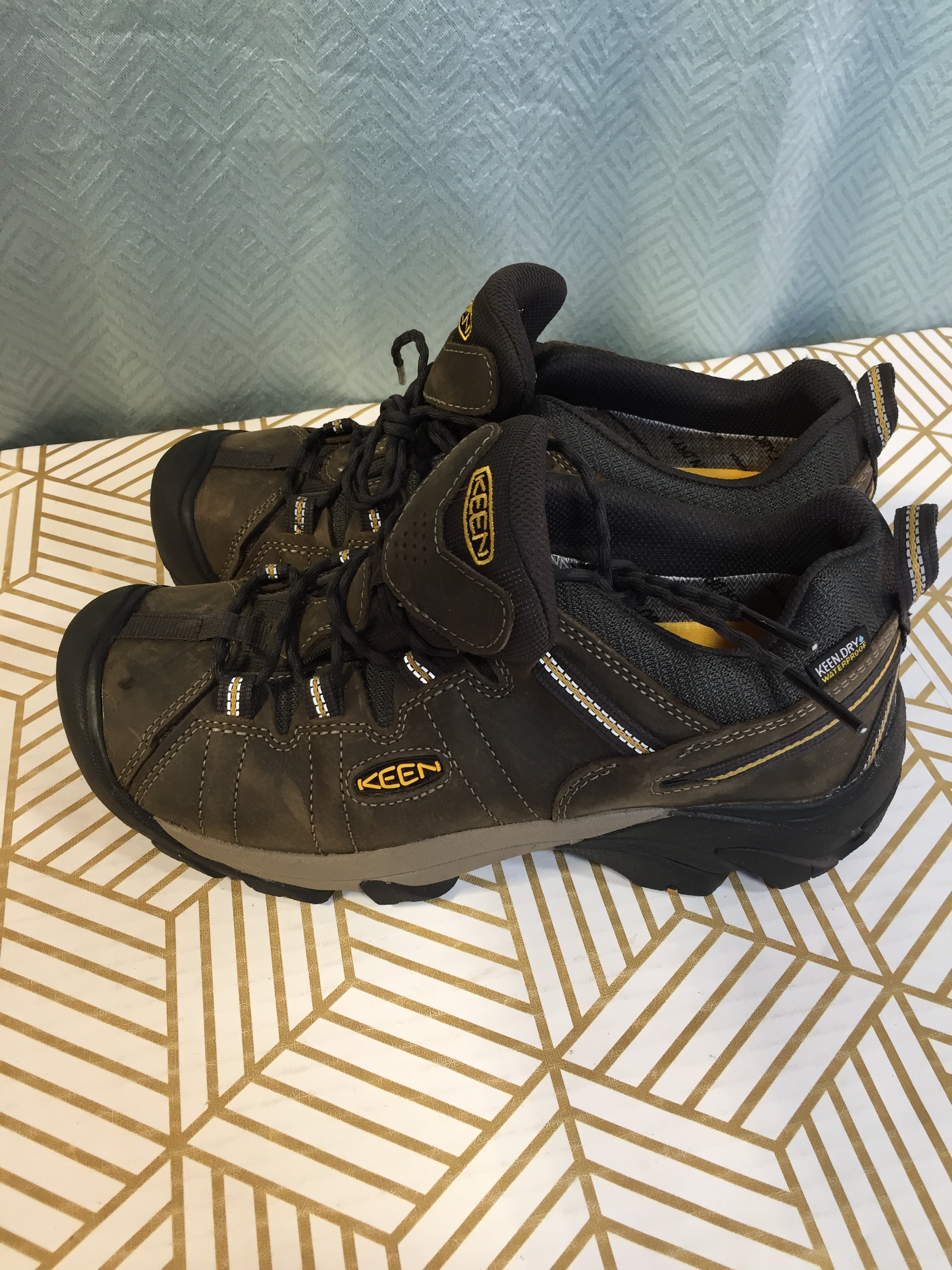 KEEN Men's Waterproof Leather Hiking Shoes US Size 9.5 (7772400648430)